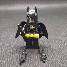 LEGO Batman Minifigure Batman - Black Suit with Yellow Belt and Crest 
