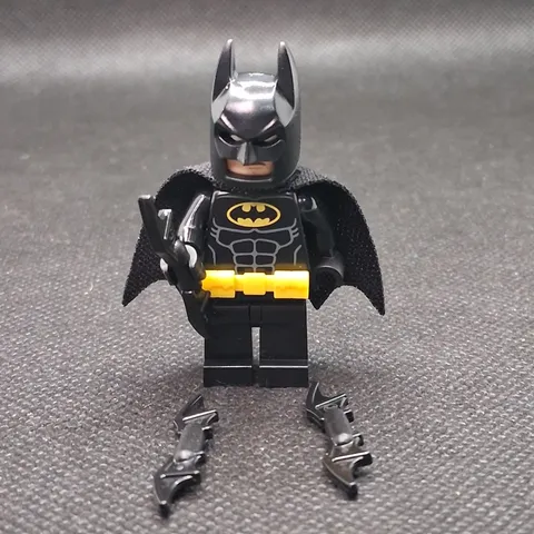 LEGO Batman Minifigure Batman - Black Suit with Yellow Belt and Crest 