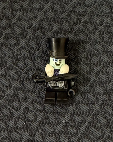 LEGO Sh0314 - The Penguin - White Fur Collar, Black Suit, Smile, Umbrella