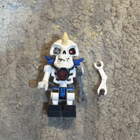 Genuine Lego njo003 Minifig Figurine: Ninjago Nuckal Read