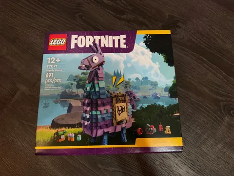 LEGO FORTNITE Supply Loot Llama Collectible (77071) -691 Pieces - NEW