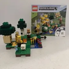 LEGO Minecraft: The Bee Farm (21165) Complete w.Manual