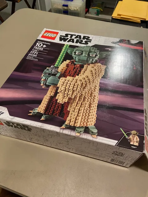 75255 Lego Yoda. Used. With Instructions.  See note in description