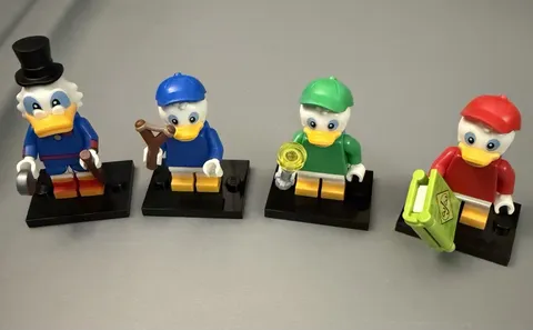 LEGO Disney Minifigures Lot of 4 Scrooge McDuck Huey Dewey Louie w/ Bases