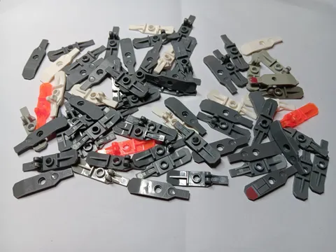 LEGO BULK LOT OF 72 MINIFIGURE UTENSIL SKI WITH & WITHOUT HINGE WHITE GRAY