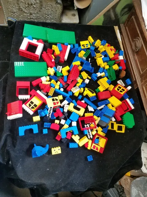 2 Pounds of Assorted Vintage LEGO Pieces / Parts Elephant Horse Head Animals