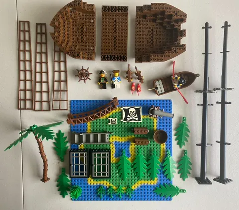Lego Vintage Assorted Pirate Pieces 6270, 6274; 1989- Preowned