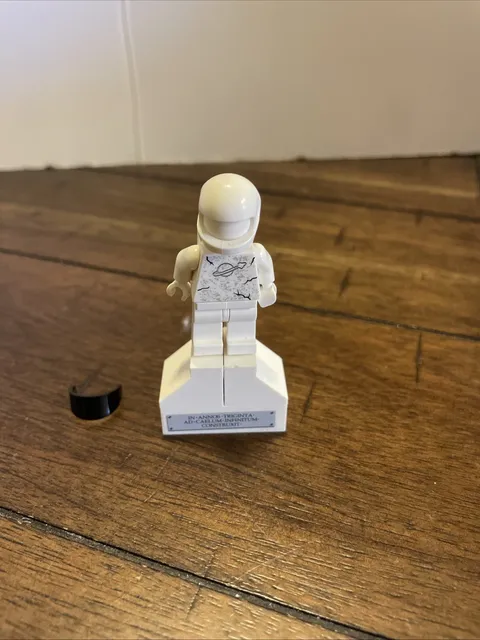Lego Space Minifigure SP103 Statue Space Police 3 Classic