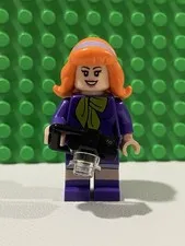 LEGO Scooby-Doo Daphne Blake Minifigure w/ Camara, Set #75904