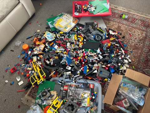 40 LBS 1990s 2010s Legos Space Knights Star Wars Technic 19 minifigs manuals