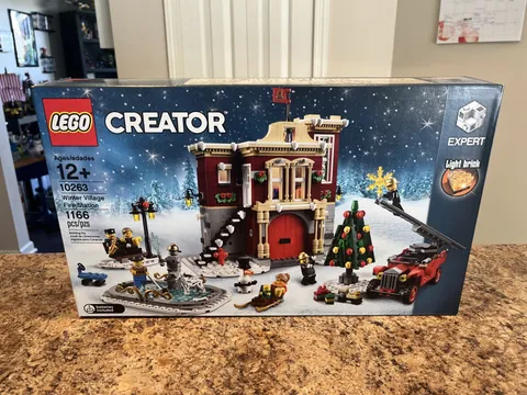 New Sealed LEGO CREATOR: Winter Village Fire Station (10263) Retired 2018