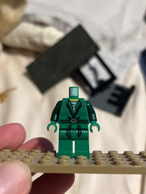 Lego Ninjago GREEN NINJA MINIFIG  - Lloyd ZX Minifigure  9450