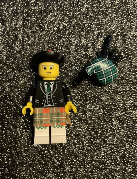 Lego Minifigure Series 7 Bagpiper - Retired from 2012 CMF (col102)