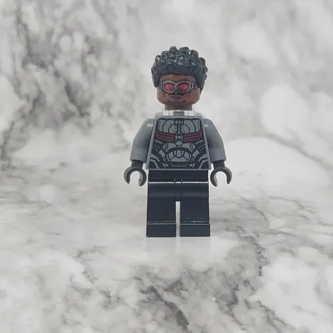 Lego Falcon Minifigure Marvel 76104