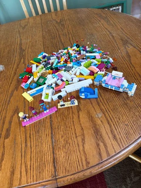 1 POUND OF LEGO FRIENDS PIECES BULK MIXED BRICKS LOT + 5  LEGO FRIENDS MINIFIGS