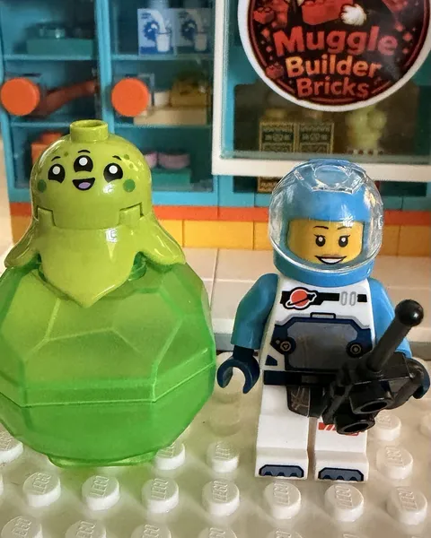 Lego Space Explorer Minifgure With Asteroid Alien Accessory