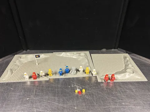 VINTAGE LEGO Astronaut Spaceman  Minifigures Accessories With Crater Baseplate