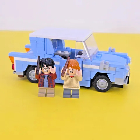 LEGO 76424 Harry Potter Flying Ford Anglia Nearly Complete W/ 2 Minifigures