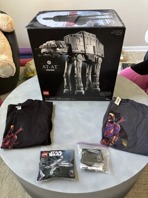 LEGO Star Wars AT-At  75313 Plus Extras