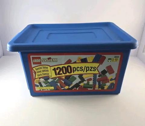 1998 Lego Blue Box Inludes 725 Original Pieces 