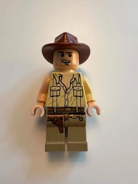 LEGO Indiana Jones | Indiana Jones (Tan Open Collar Shirt) - Item No: iaj033