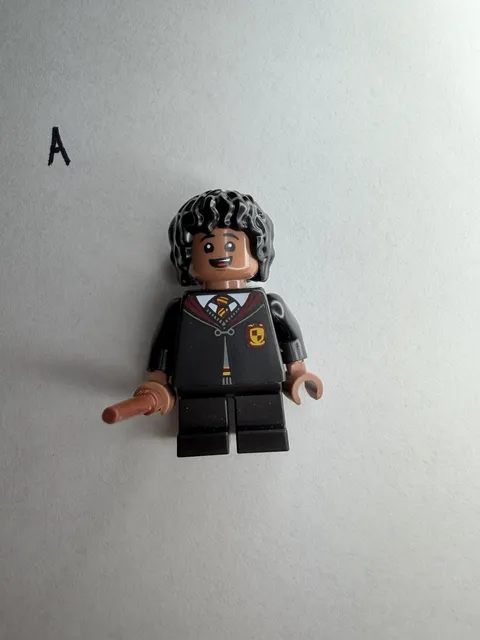 Lego Lee Jordan 76423 Gryffindor Robe Clasped Short Legs Harry Potter Minifigure