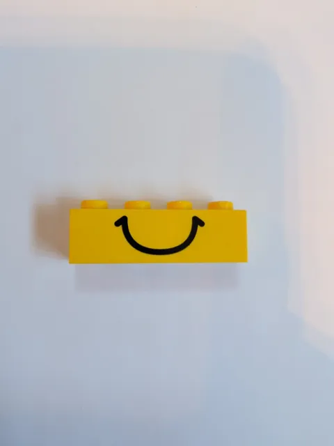 Lego x1 Yellow x4 Brick, Smile Pattern, 3010p01 (028-102)