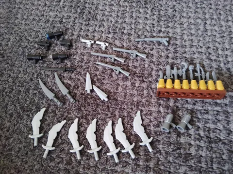 Lego Minifigure Weapon  Guns Swords Miscellaneous (32 In All)