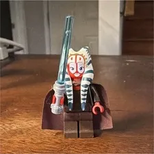 LEGO Star Wars Ahsoka Tano Minifigure w Lightsaber & Cape Plastic