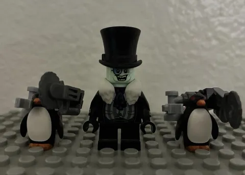 LEGO The LEGO Batman Movie 70909 sh531 Penguin Minifigure and Duckmobile (Desc)