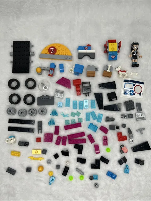 LEGO Superheroes Superman Lashina Dog Parts And Pieces (Incomplete Set)