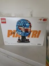 LEGO Icons McLaren Oscar Piastri Helmet 43017, 793 Pieces, 14+, Stand