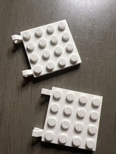 LEGO 47998 Plate, Modified 4 x 4 with 2 Clips (Horizontal Grip) 2 Pieces