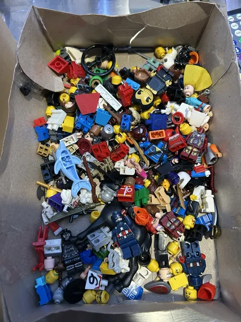 LEGO Bulk Lot Damaged / Unbranded Minifigure Parts READ DESCRIPTION #3