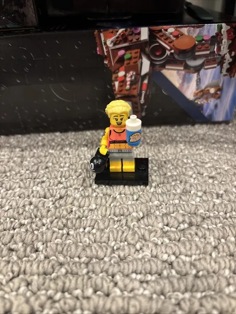 LEGO Series 25 Modern Gym Girl Minifigure