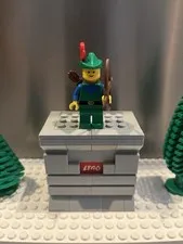 LEGO Castle Forestmen Minifigure Blue Torso Red Plume Vintage 1990 Cas133 - 1680