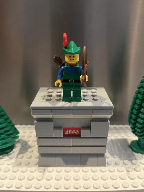 LEGO Castle Forestmen Minifigure Blue Torso Red Plume Vintage 1990 Cas133 - 1680