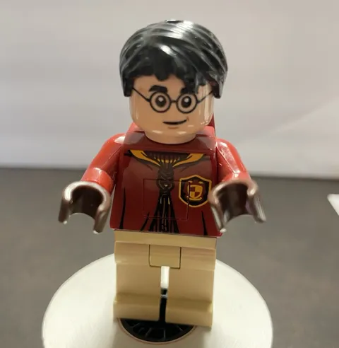 Lego Harry Potter Minifigure  Grtffinder Quidditch Uniform Feet Light Up