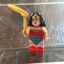 LEGO DC Super Heroes Minifigure - Wonder Woman with Gold Lasso Rope