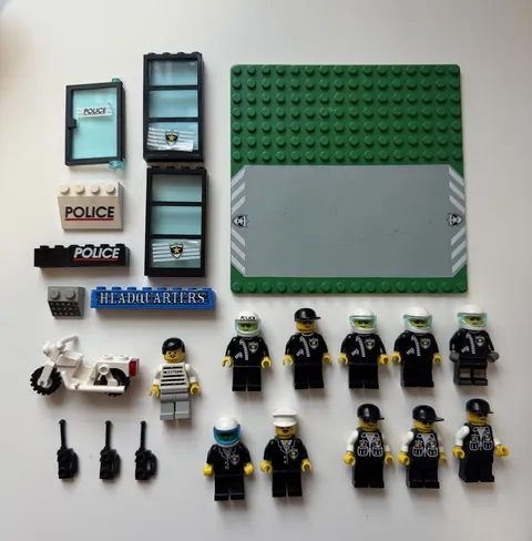 Vintage LEGO Town Police Lot 11 Minifigures Motorcycle Baseplate HQ Parts