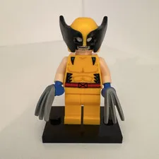 LEGO Wolverine Minifigure w/Claws & Mask/Helmet, Yellow Suit 