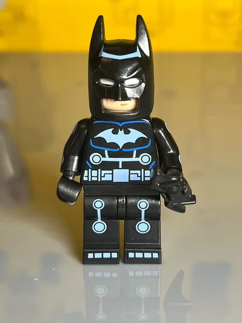 LEGO Minifigure Electro Suit Batman II DC Exclusive Super Hero sh046!