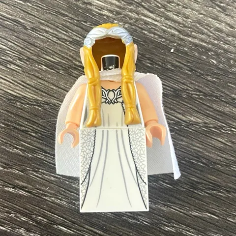 LEGO Galadriel Minifigure Lord of the Rings. NO HEAD!