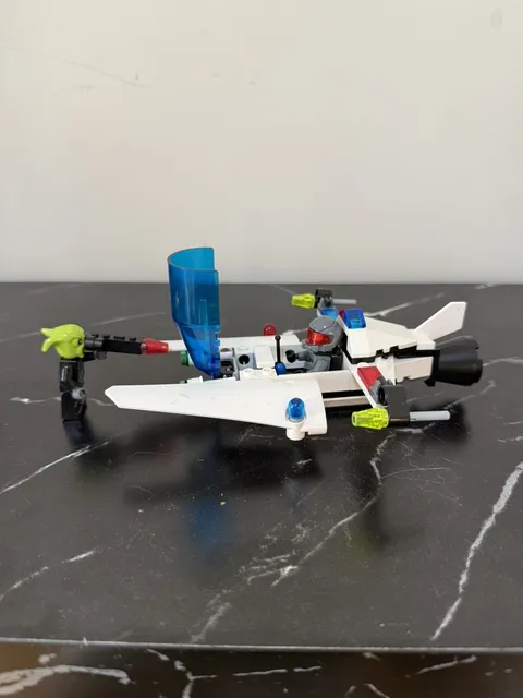 LEGO Space Police Raid VPR 5981 Complete w/ 2 Replacement
