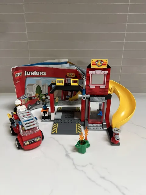 Retired LEGO Juniors City: Fire Emergency (10671) 100% Complete W/Manual