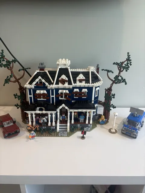 LEGO Stranger Things Creel House Limited Edition Set