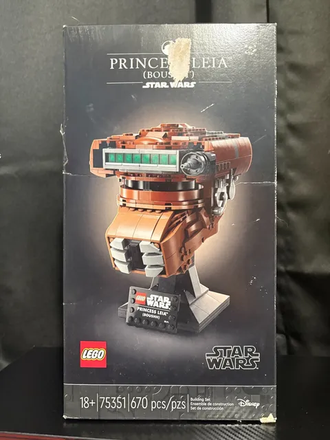 LEGO Star Wars: Princess Leia (Boushh) Helmet (75351) - SEALED. Box damaged
