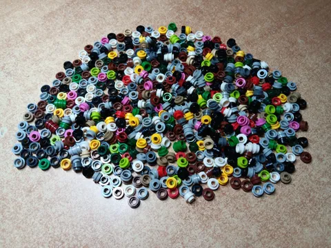 LEGO BULK LOT OF 600 1X1 ROUND PLATES OPEN STUD MIXED COLORS #85861