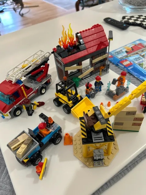 Lego sets 60072, 60003, 10667