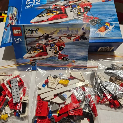 LEGO City Hospital Set 7903 Rescue Helicopter 100% COMPLETE Paramedic Patient